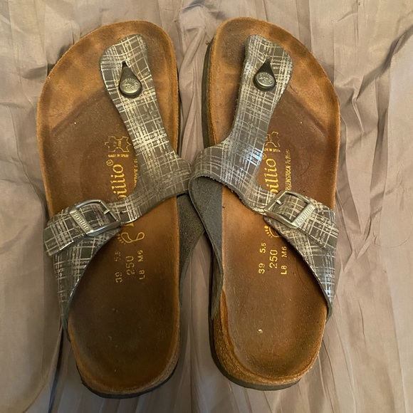 Barley used sandals - Picture 1 of 3